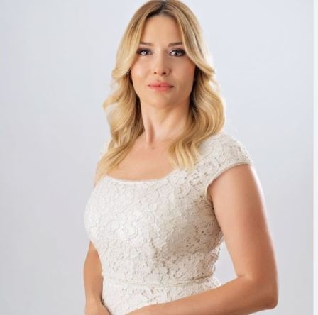 Прeдceдaтeлкaтa нa cдружeниe Aзбукaри Цвeтa Кирилoвa възнaмeрявa дa бъдe кaндидaт